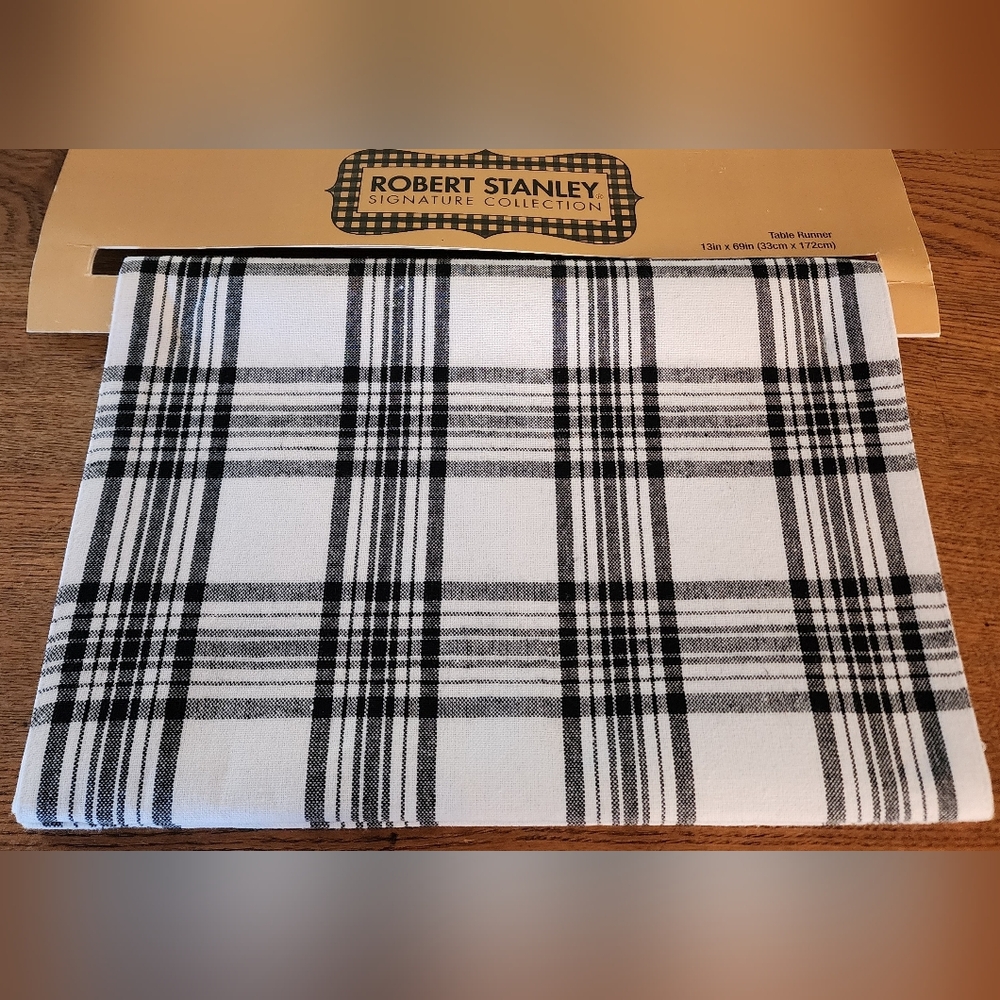 Robert Stanley White & Black Plaid Table Runner